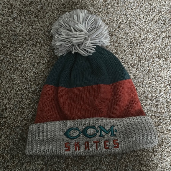 CCM Winter Hockey Hat - Picture 1 of 2